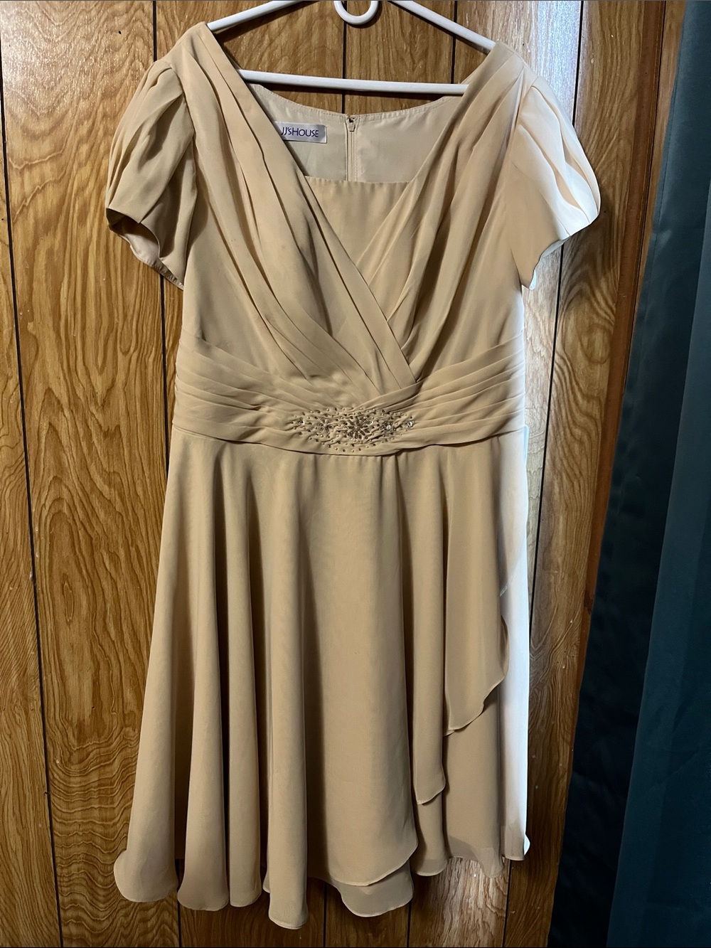 JJs House Beige Short Sleeve V-Neck A-Line Midi Dress